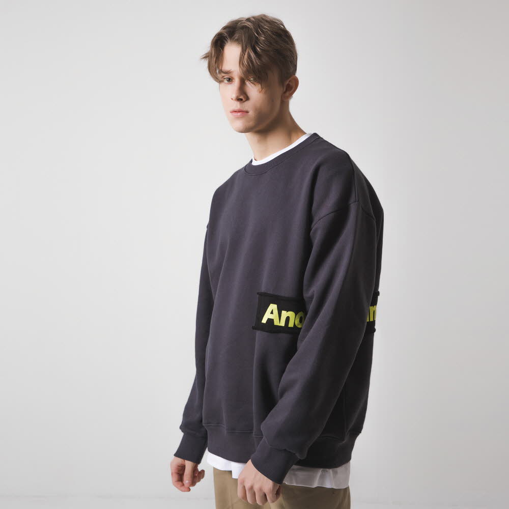 [���������] ANOTHER FRAME - AF SIDE BOX CREWNECK (CHACOAL) ��� ������ ����Ʈ���� ũ���
